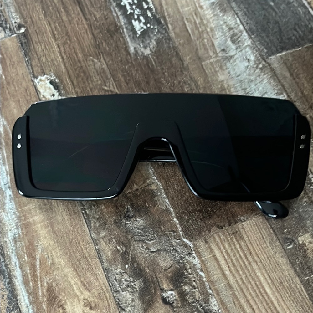 Stylish Black Oversized Sunglasses